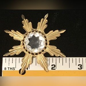 Large Vintage Gold Tone Elegant Brooch Pin Multifaceted Accent Center Sun Burst